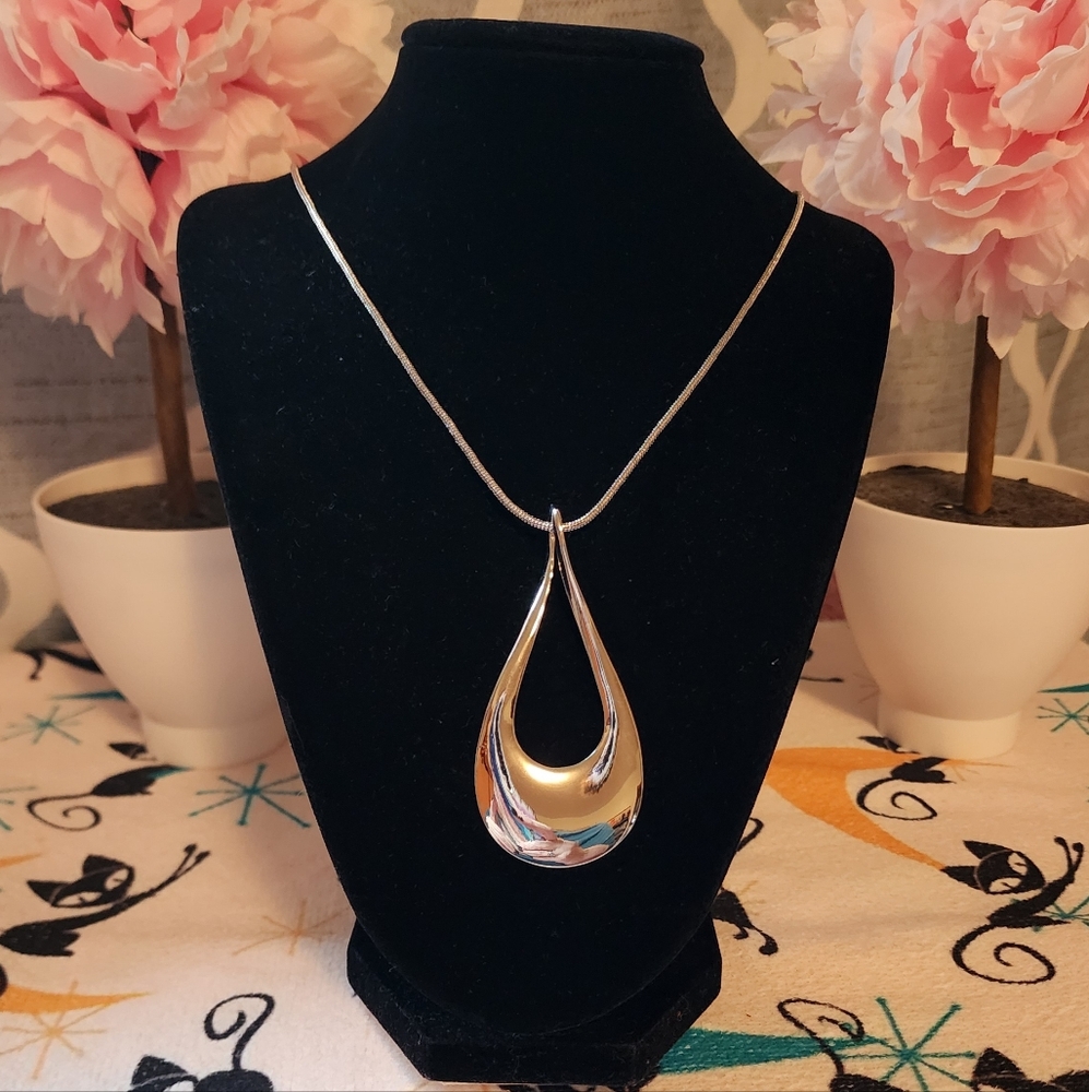 NWT Bay To Baubles Necklace